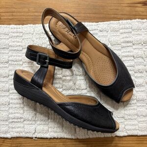 Biza Addison leather sandal shoe Size 10 NEW